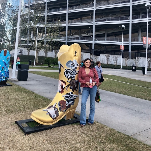 Meet your Posher, Denise - Picture 2 of 9